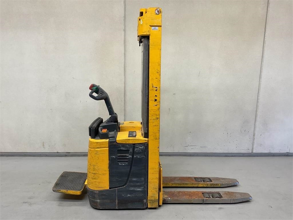 Jungheinrich ERC 214 - Krautņotājs: foto 1 Jungheinrich ERC 214 - Krautņotājs: foto 1