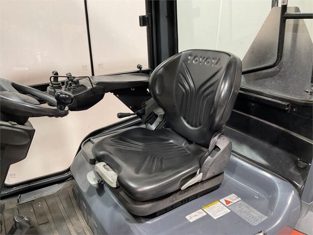 Toyota 40-8FD40N - Dīzeļiekrāvējs: foto 5 Toyota 40-8FD40N - Dīzeļiekrāvējs: foto 5