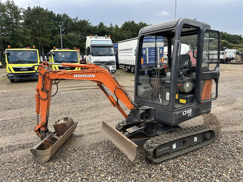 Doosan Slo 18 - 1.8T with bucket packed (Low Hours) - Mini-ekskavators: foto 1 Doosan Slo 18 - 1.8T with bucket packed (Low Hours) - Mini-ekskavators: foto 1