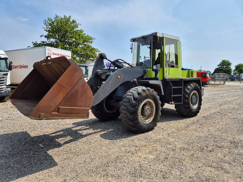 O & K L15 With bucket and quickshift - Riteņu iekrāvējs: foto 1 O & K L15 With bucket and quickshift - Riteņu iekrāvējs: foto 1