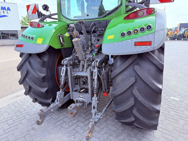 Fendt 718 Vario PowerPlus ONE - Traktors: foto 4 Fendt 718 Vario PowerPlus ONE - Traktors: foto 4