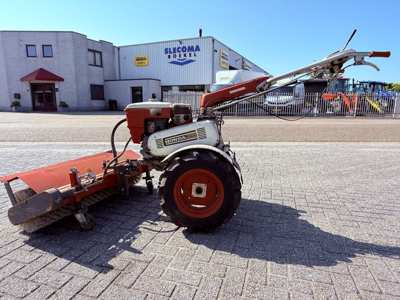 Honda F800 Veegmachine - Ielu tīrīšanas mašīna: foto 1 Honda F800 Veegmachine - Ielu tīrīšanas mašīna: foto 1