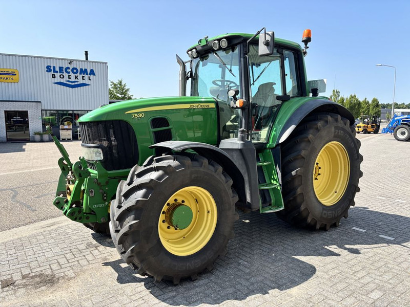 John Deere 7530 Premium AutoPowr - Traktors: foto 1 John Deere 7530 Premium AutoPowr - Traktors: foto 1
