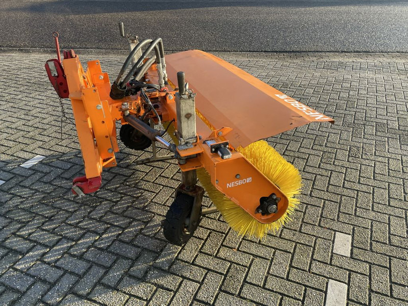 Nesbo Veegmachine HF1600S - Birste - Komunālā/ Specializētā tehnika: foto 5 Nesbo Veegmachine HF1600S - Birste - Komunālā/ Specializētā tehnika: foto 5