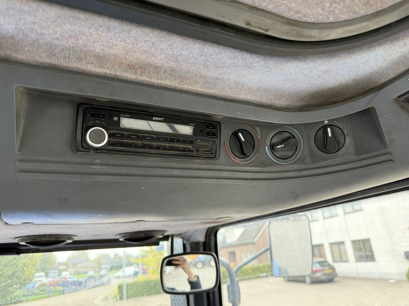 New Holland 8360 Range Command - Traktors: foto 5 New Holland 8360 Range Command - Traktors: foto 5