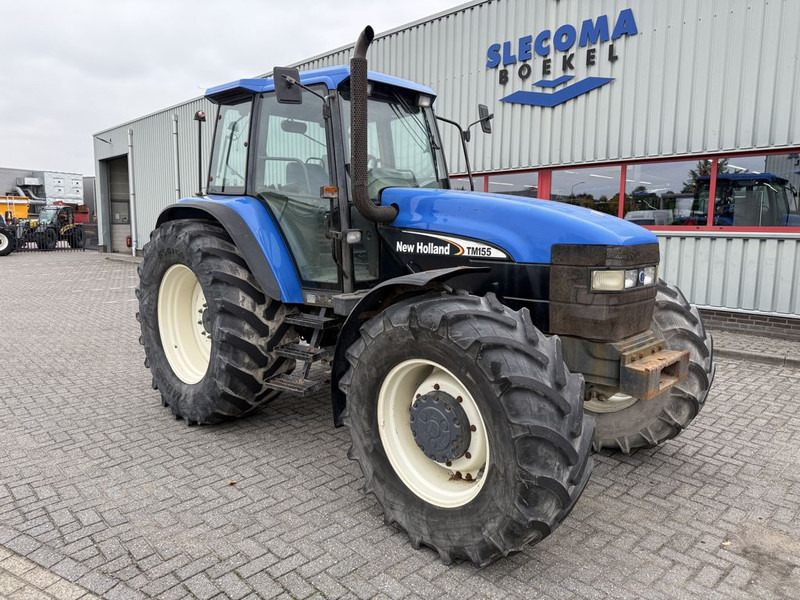 New Holland 8360 Range Command - Traktors: foto 4 New Holland 8360 Range Command - Traktors: foto 4