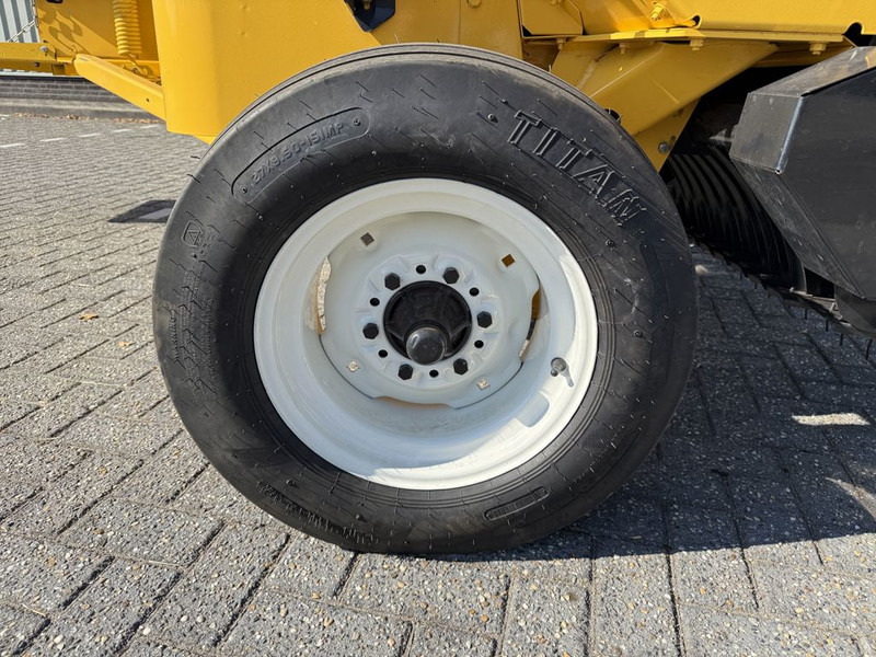 Kīpu prese New Holland BC5060 Mini Balenpers: foto 15