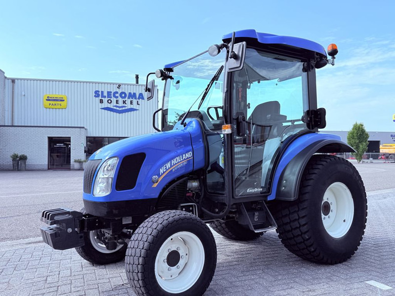 New Holland Boomer 45D Easy Drive - Traktors: foto 1 New Holland Boomer 45D Easy Drive - Traktors: foto 1
