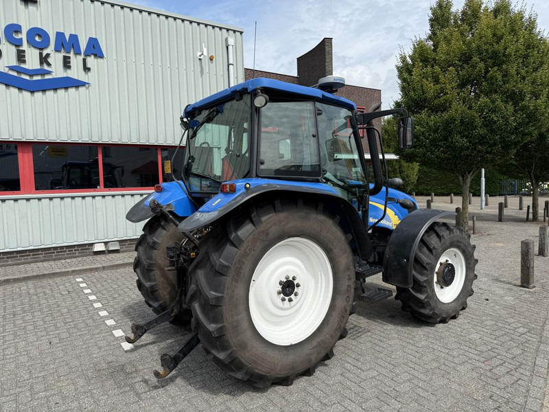 New Holland T5040 CAB + GPS - Traktors: foto 3 New Holland T5040 CAB + GPS - Traktors: foto 3