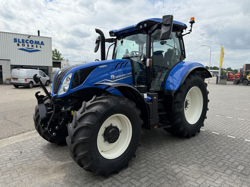 New Holland T6.145 AC STAGE V - Traktors: foto 1 New Holland T6.145 AC STAGE V - Traktors: foto 1