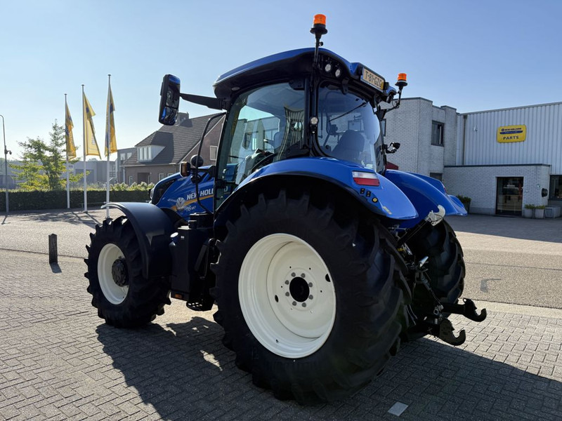 New Holland T6.180 AC Stage V - Traktors: foto 2 New Holland T6.180 AC Stage V - Traktors: foto 2