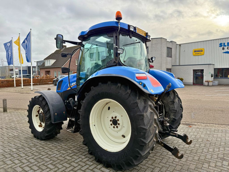 New Holland T6020 Elite - Traktors: foto 2 New Holland T6020 Elite - Traktors: foto 2