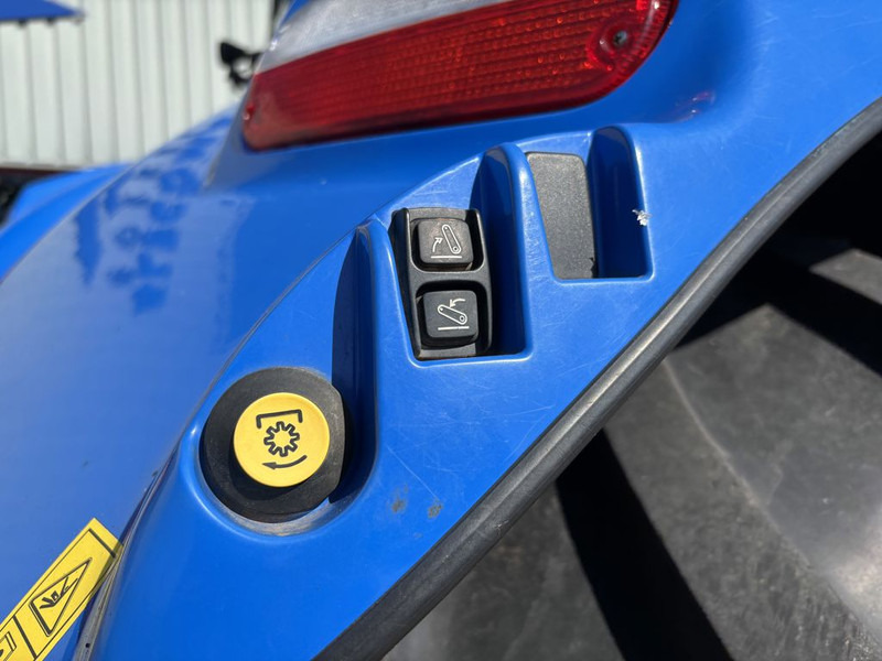 Traktors New Holland T7.210 AC Stage V + TL770 Voorlader: foto 17