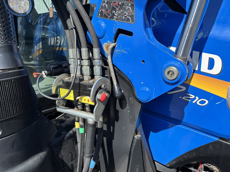 Traktors New Holland T7.210 AC Stage V + TL770 Voorlader: foto 15