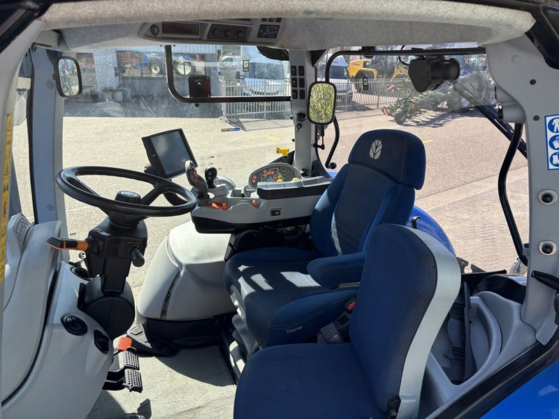 Traktors New Holland T7.210 AC Stage V + TL770 Voorlader: foto 7