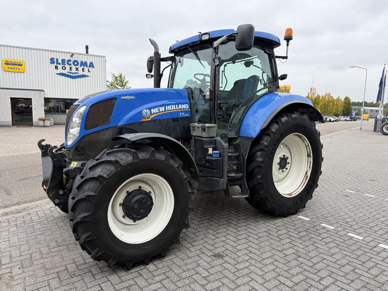 New Holland T7.210 Auto Command - Traktors: foto 1 New Holland T7.210 Auto Command - Traktors: foto 1