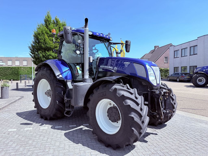 New Holland T7.270 AC - Traktors: foto 2 New Holland T7.270 AC - Traktors: foto 2