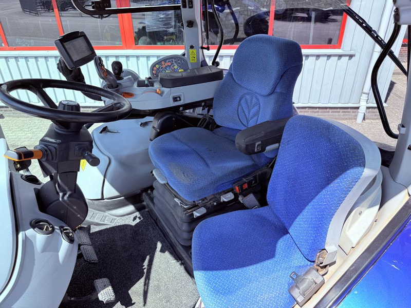 New Holland T7.270 AC - Traktors: foto 3 New Holland T7.270 AC - Traktors: foto 3