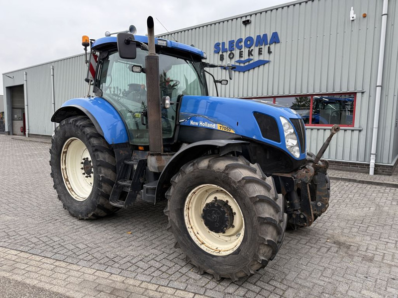 New Holland T7050 Power Command - Traktors: foto 4 New Holland T7050 Power Command - Traktors: foto 4