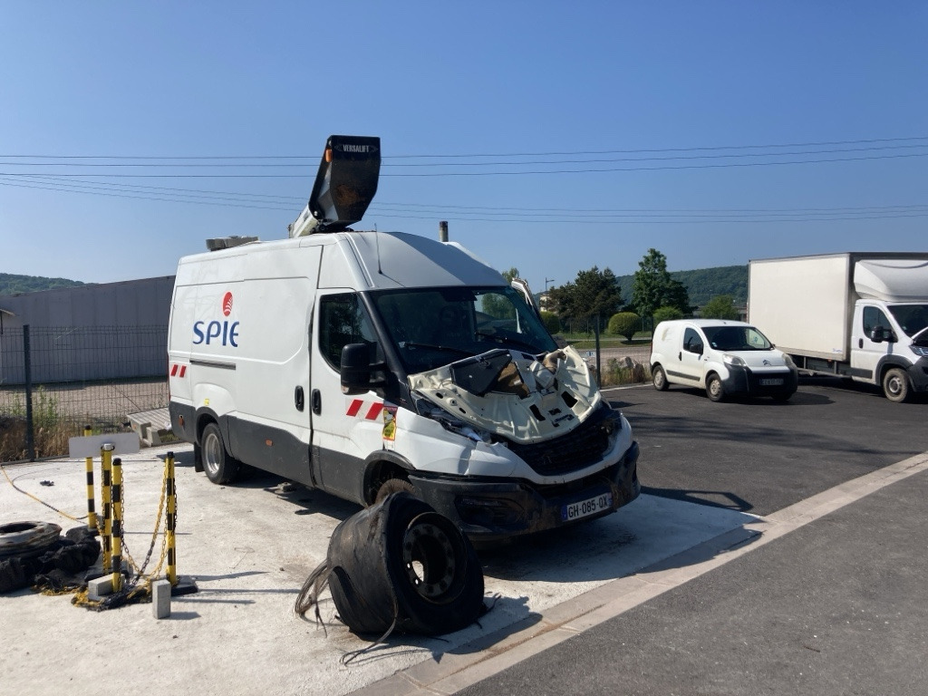IVECO DAILY FOURGON 50C18 - Autopacēlājs: foto 1 IVECO DAILY FOURGON 50C18 - Autopacēlājs: foto 1