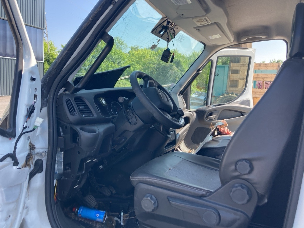 IVECO DAILY FOURGON 50C18 - Autopacēlājs: foto 4 IVECO DAILY FOURGON 50C18 - Autopacēlājs: foto 4