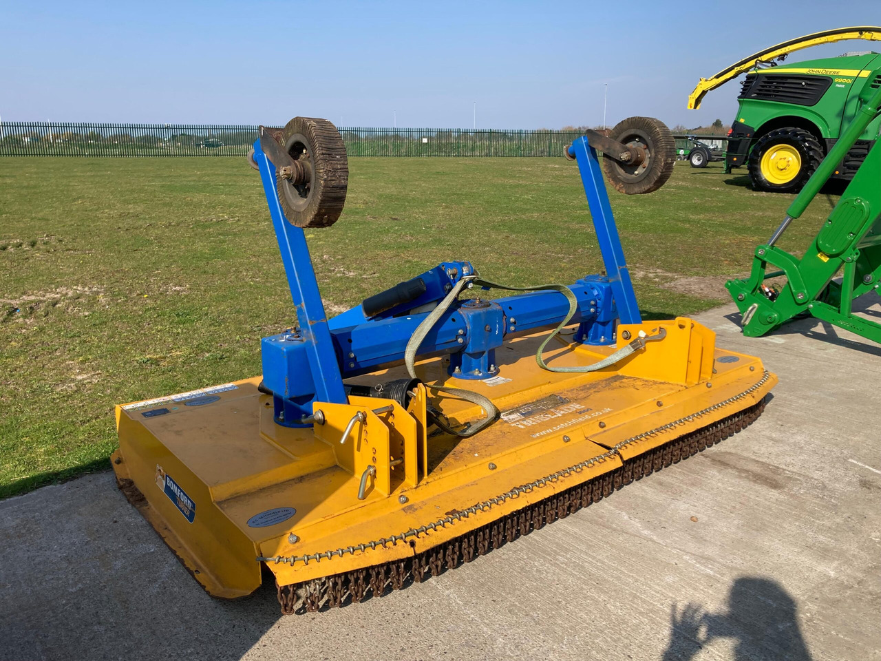 Bomford Turner Triblade3000 - Pļaujmašīna-smalcinātājs/ Mulčētājs: foto 1 Bomford Turner Triblade3000 - Pļaujmašīna-smalcinātājs/ Mulčētājs: foto 1