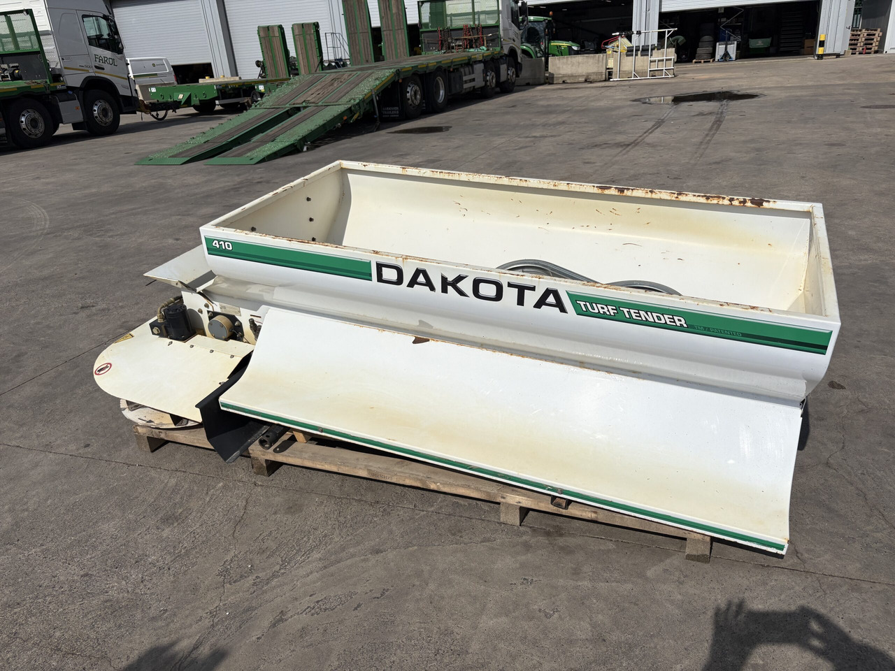 Dakota 410 Top Dresser to suit 2030A Pro Gator - Minerālmēslu izkliedētājs: foto 2 Dakota 410 Top Dresser to suit 2030A Pro Gator - Minerālmēslu izkliedētājs: foto 2