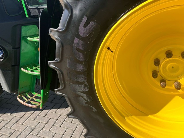 Traktors JOHN DEERE 6155R: foto 11
