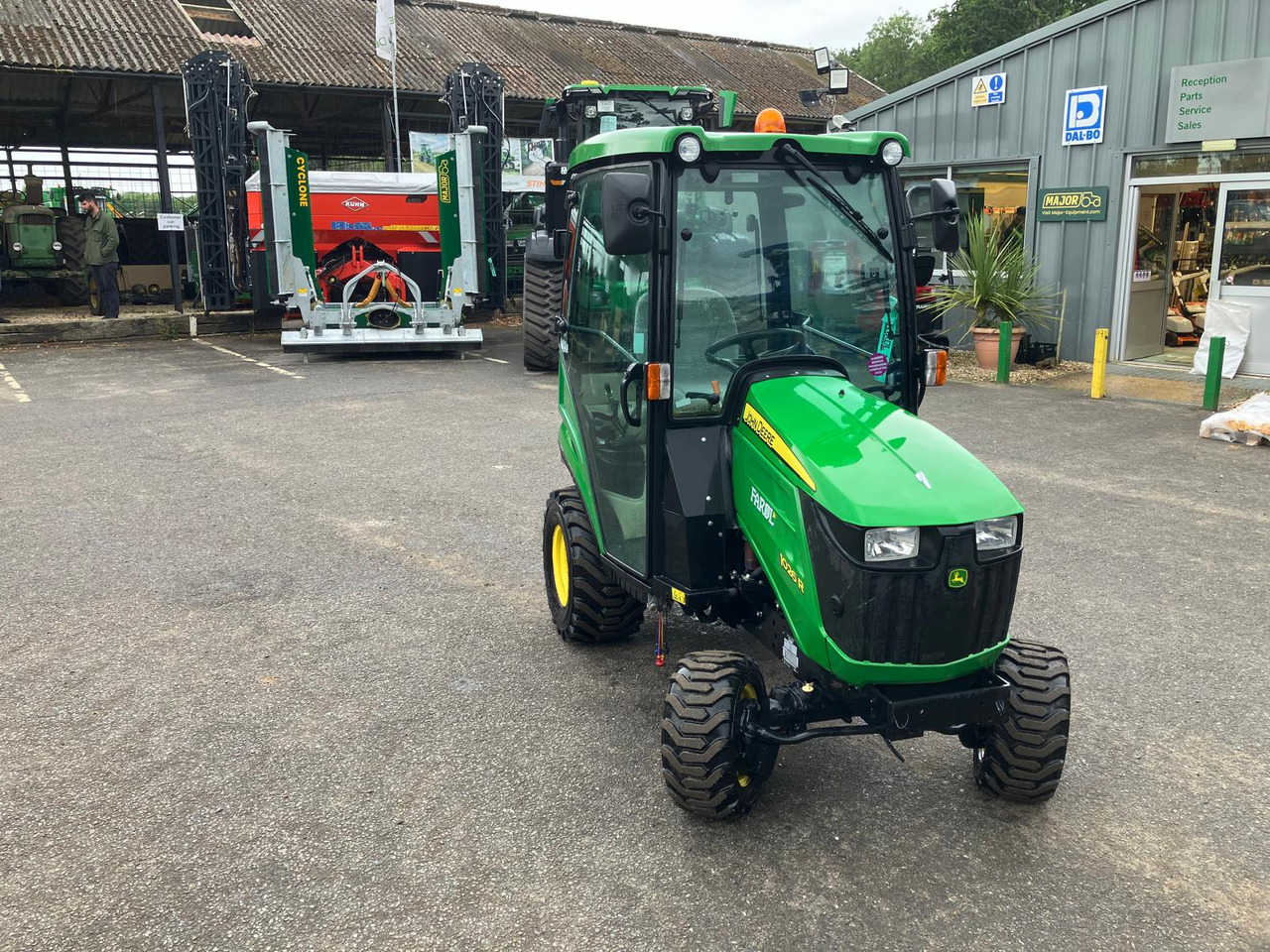 John Deere 1026R compact tractor - Mini traktors: foto 5 John Deere 1026R compact tractor - Mini traktors: foto 5