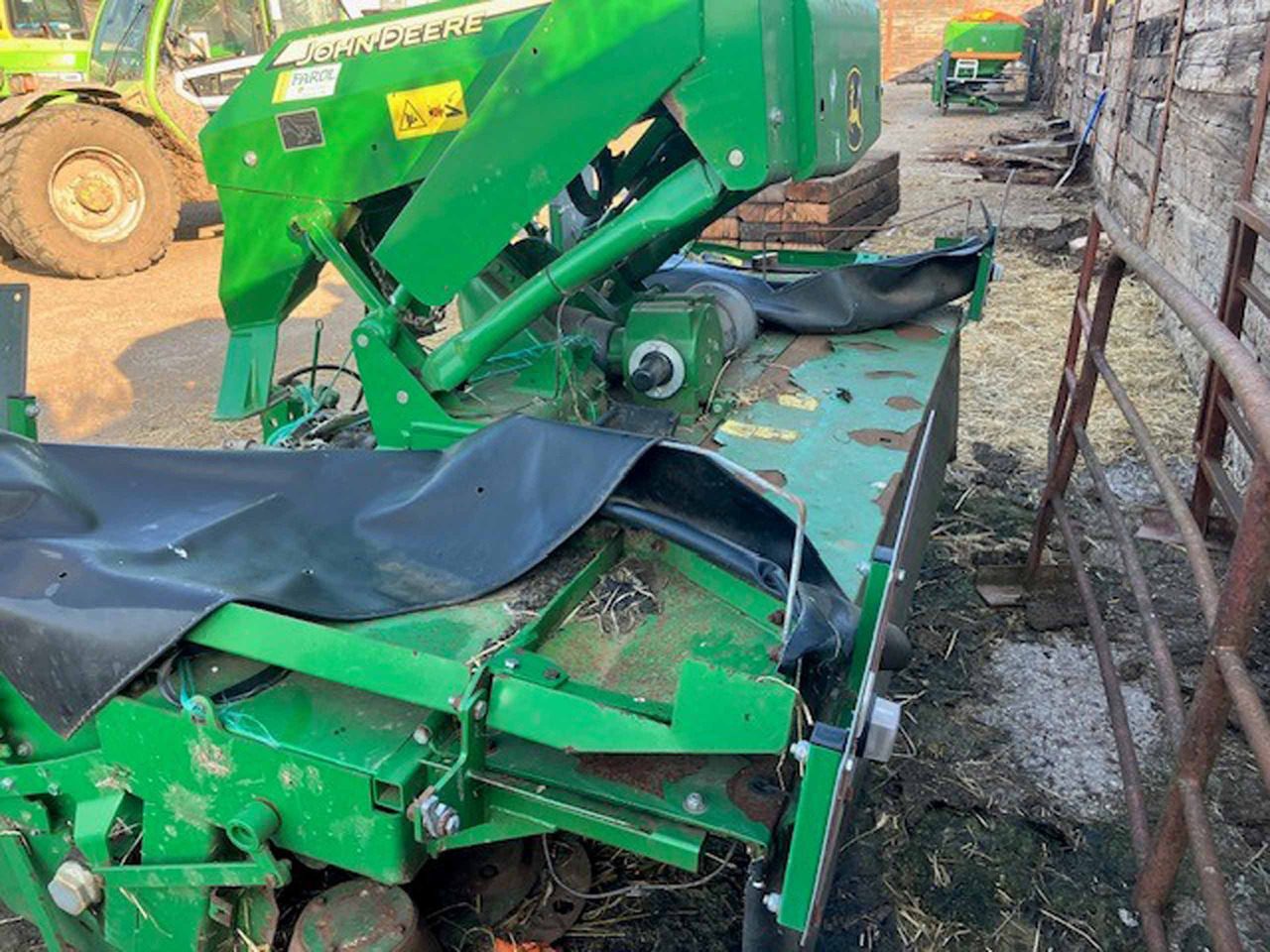 John Deere 131 - Siena sagatavošanas tehnika: foto 3 John Deere 131 - Siena sagatavošanas tehnika: foto 3
