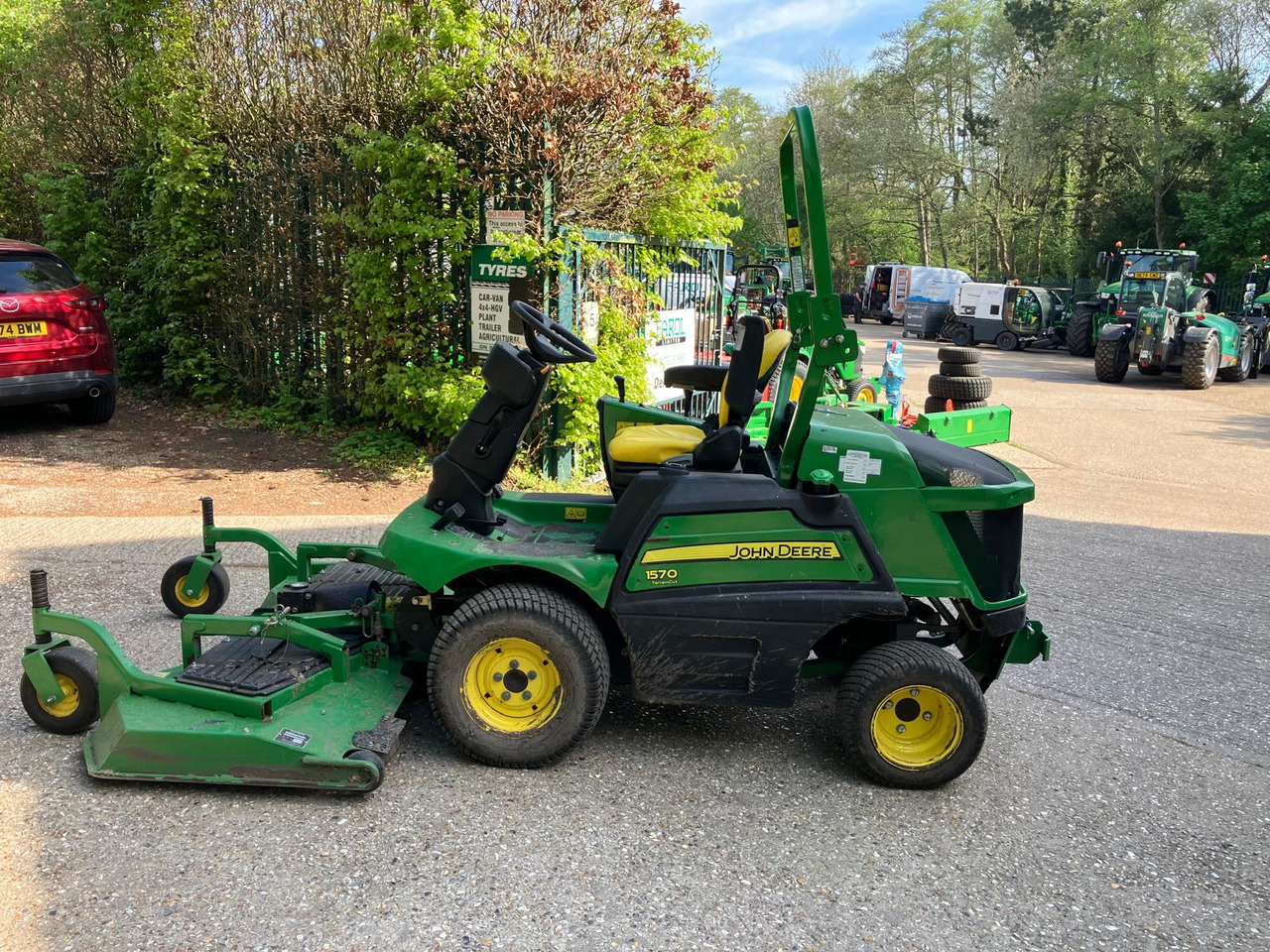 John Deere 1570 Commercial Outfront with 72 inch rear discharge deck - Zāles pļāvējs: foto 4 John Deere 1570 Commercial Outfront with 72 inch rear discharge deck - Zāles pļāvējs: foto 4
