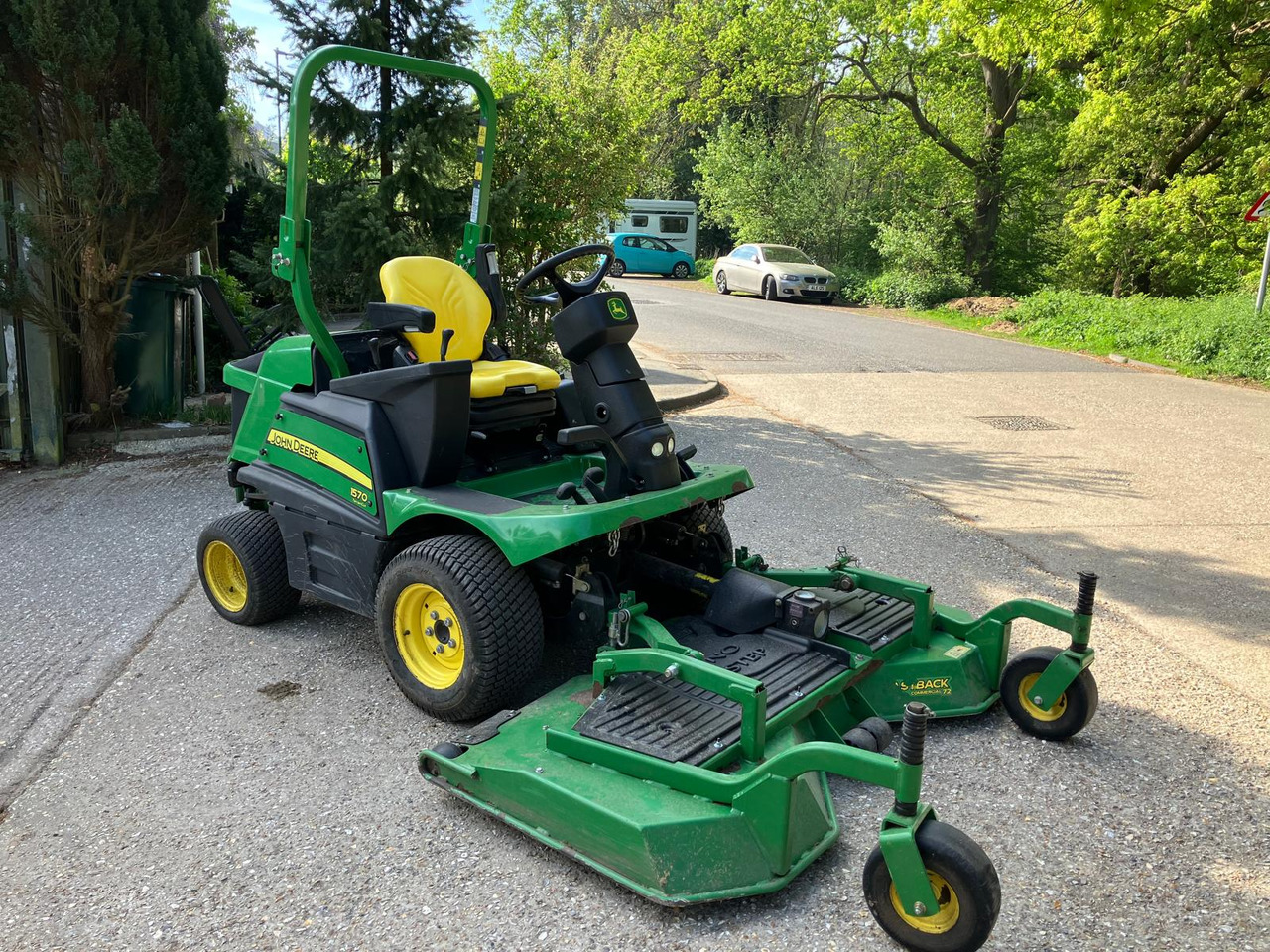 John Deere 1570 Commercial Outfront with 72 inch rear discharge deck - Zāles pļāvējs: foto 1 John Deere 1570 Commercial Outfront with 72 inch rear discharge deck - Zāles pļāvējs: foto 1