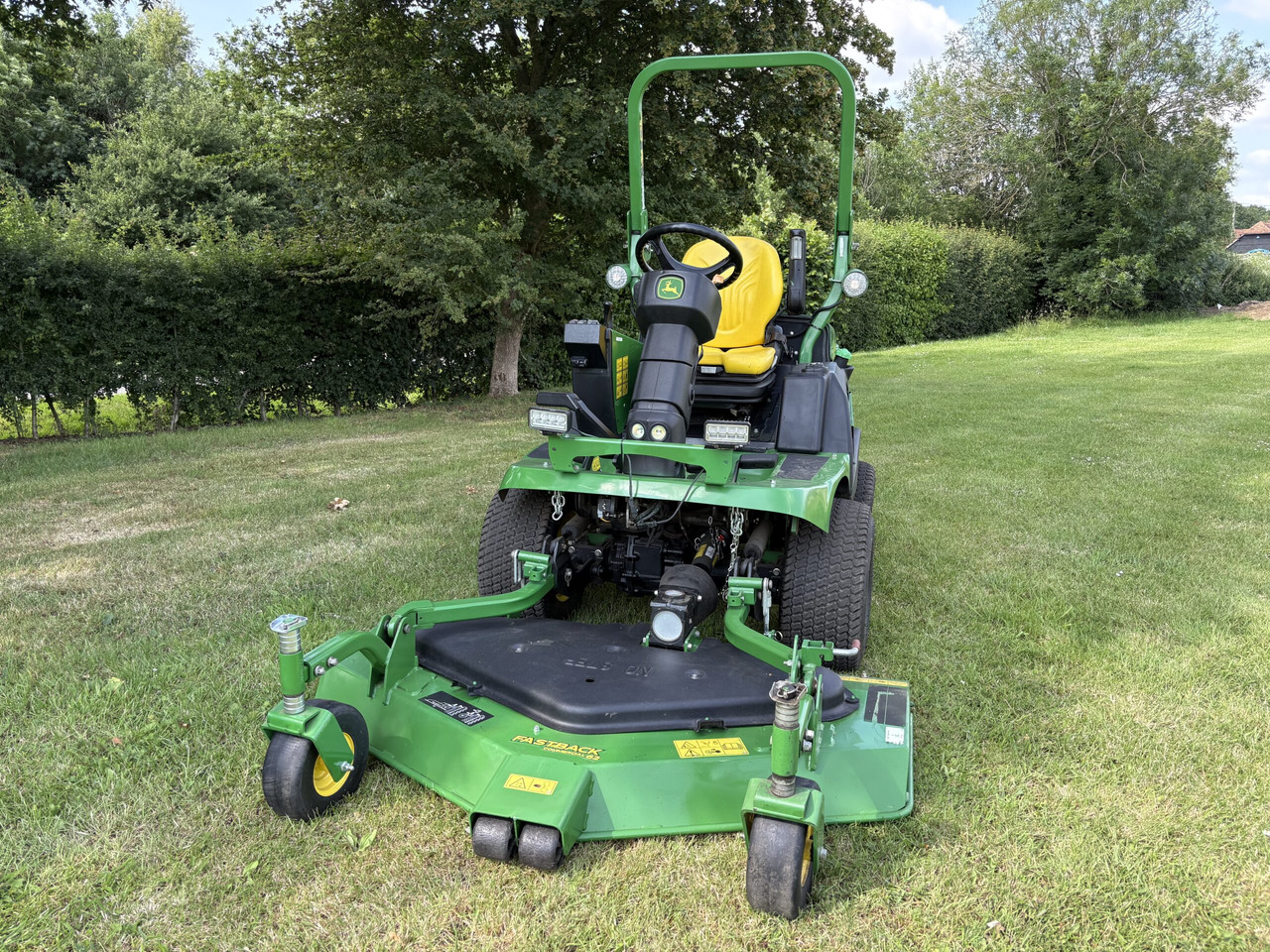 John Deere 1570 Out-Front Mower - Zāles pļāvējs: foto 2 John Deere 1570 Out-Front Mower - Zāles pļāvējs: foto 2