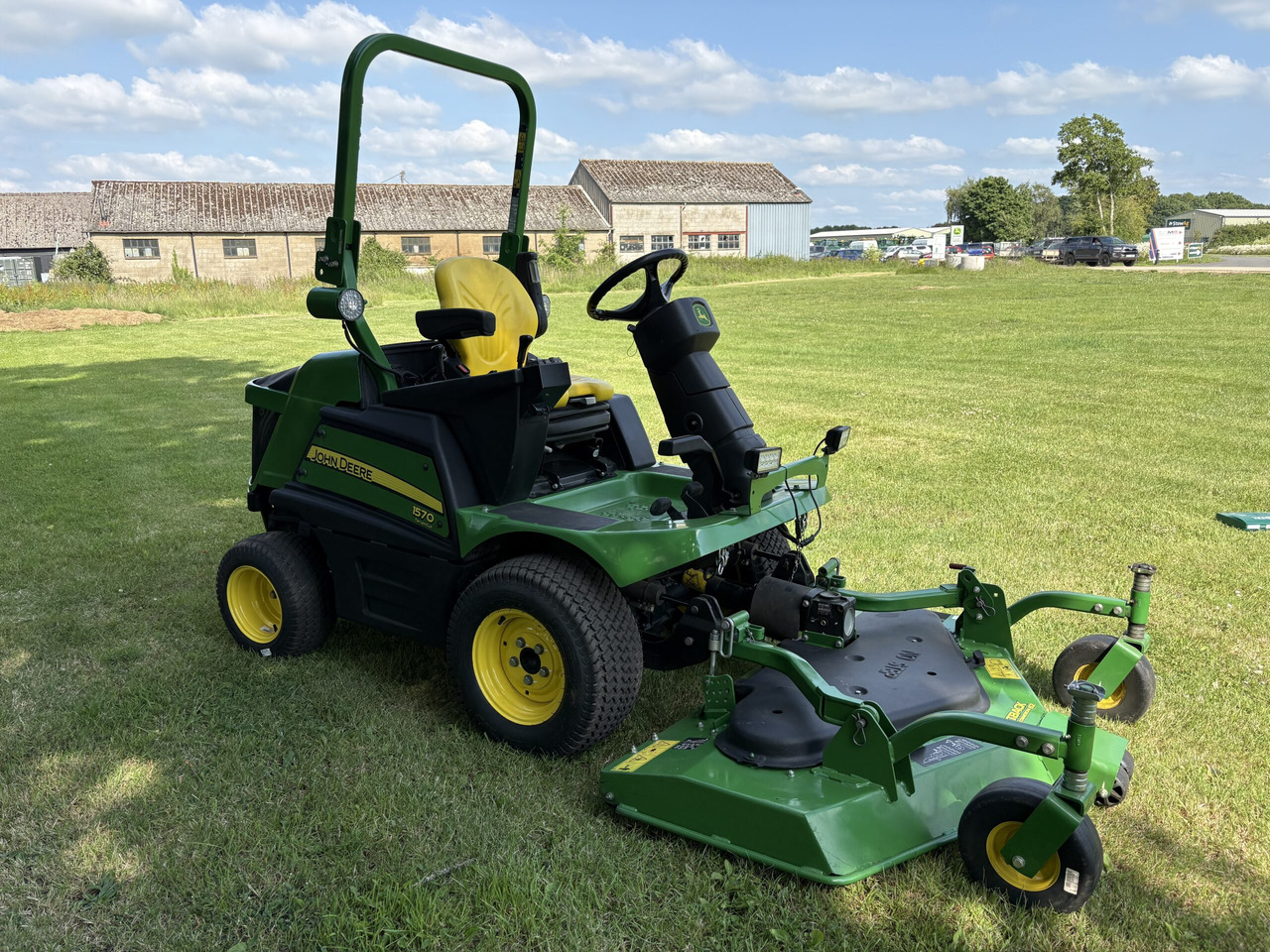 John Deere 1570 Out-Front Mower - Zāles pļāvējs: foto 3 John Deere 1570 Out-Front Mower - Zāles pļāvējs: foto 3