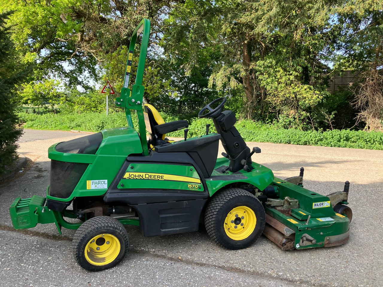 John Deere 1570 Outfront c/w Major Synergy deck - Zāles pļāvējs: foto 2 John Deere 1570 Outfront c/w Major Synergy deck - Zāles pļāvējs: foto 2