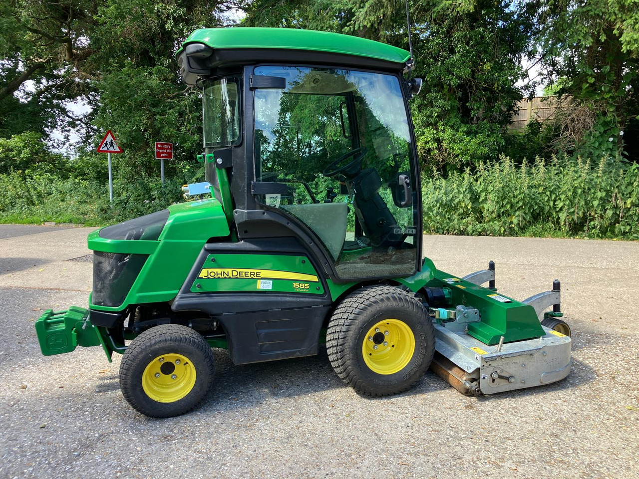 John Deere 1585 out front mower - Zāles pļāvējs: foto 3 John Deere 1585 out front mower - Zāles pļāvējs: foto 3