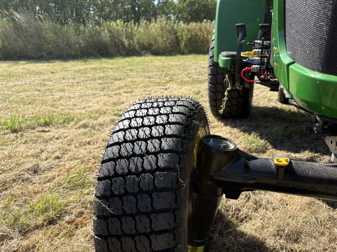 John Deere 2032R Compact Tractor - Mini traktors: foto 5 John Deere 2032R Compact Tractor - Mini traktors: foto 5