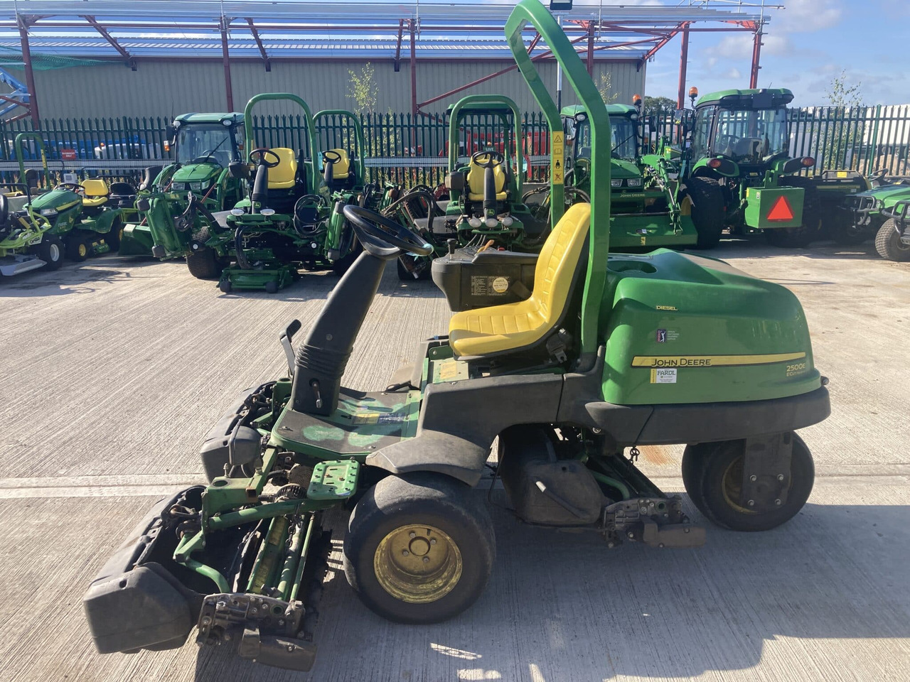 John Deere 2500EH greens triple mower - Zāles pļāvējs: foto 2 John Deere 2500EH greens triple mower - Zāles pļāvējs: foto 2