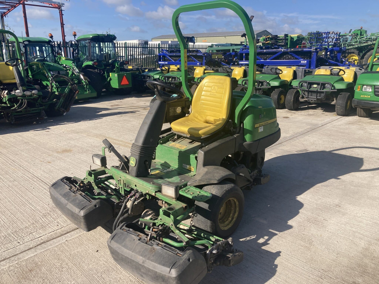 John Deere 2500EH greens triple mower - Zāles pļāvējs: foto 1 John Deere 2500EH greens triple mower - Zāles pļāvējs: foto 1