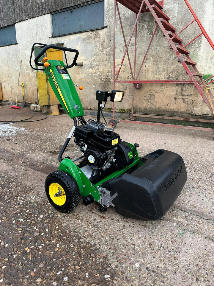John Deere 260SL tees mower - Zāles pļāvējs: foto 2 John Deere 260SL tees mower - Zāles pļāvējs: foto 2