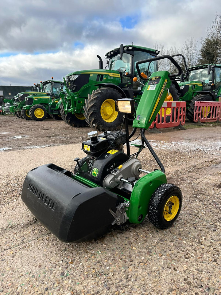 John Deere 260SL tees mower - Zāles pļāvējs: foto 1 John Deere 260SL tees mower - Zāles pļāvējs: foto 1