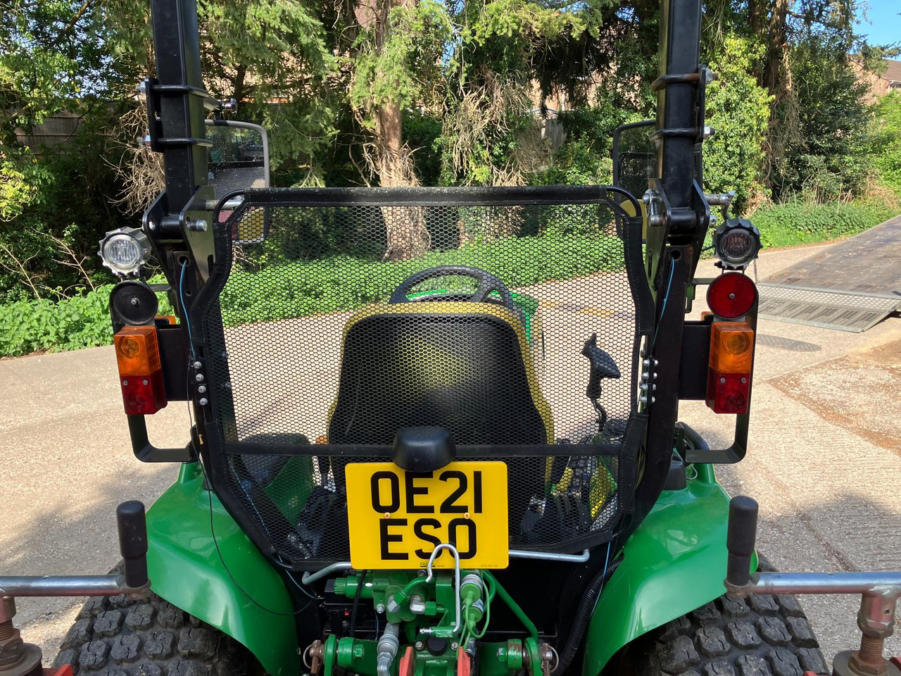John Deere 3046R Compact Tractor - Mini traktors: foto 5 John Deere 3046R Compact Tractor - Mini traktors: foto 5