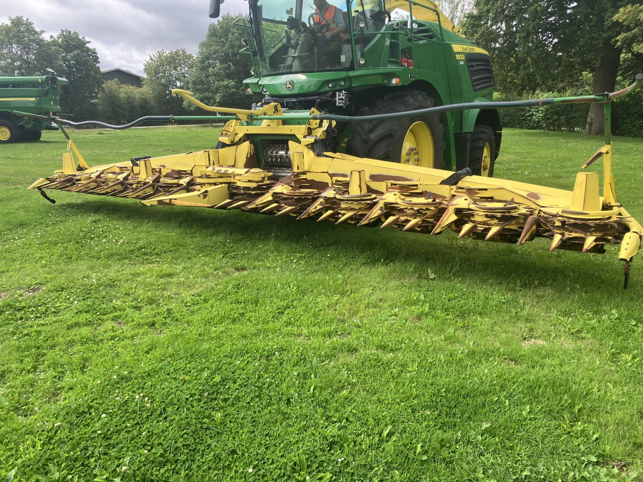 John Deere 390 Plus - Kukurūzas heders: foto 1 John Deere 390 Plus - Kukurūzas heders: foto 1