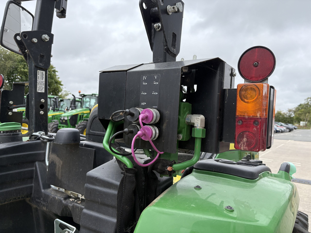 John Deere 4052M Compact Tractor - Mini traktors: foto 5 John Deere 4052M Compact Tractor - Mini traktors: foto 5