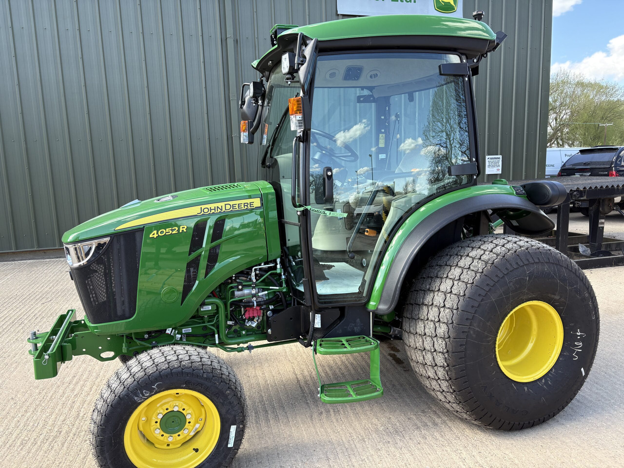 John Deere 4052R Compact Tractor - Mini traktors: foto 1 John Deere 4052R Compact Tractor - Mini traktors: foto 1