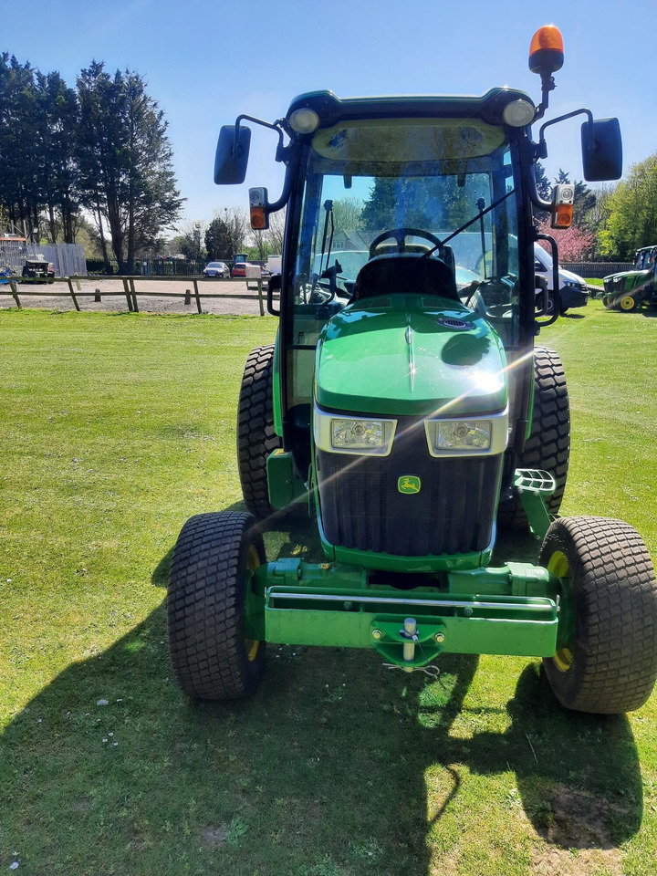 John Deere 4066R Compact Tractor - Mini traktors: foto 4 John Deere 4066R Compact Tractor - Mini traktors: foto 4