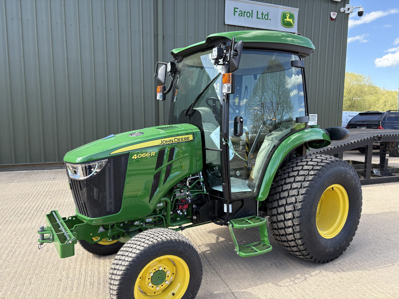 John Deere 4066R Compact Tractor - Mini traktors: foto 1 John Deere 4066R Compact Tractor - Mini traktors: foto 1