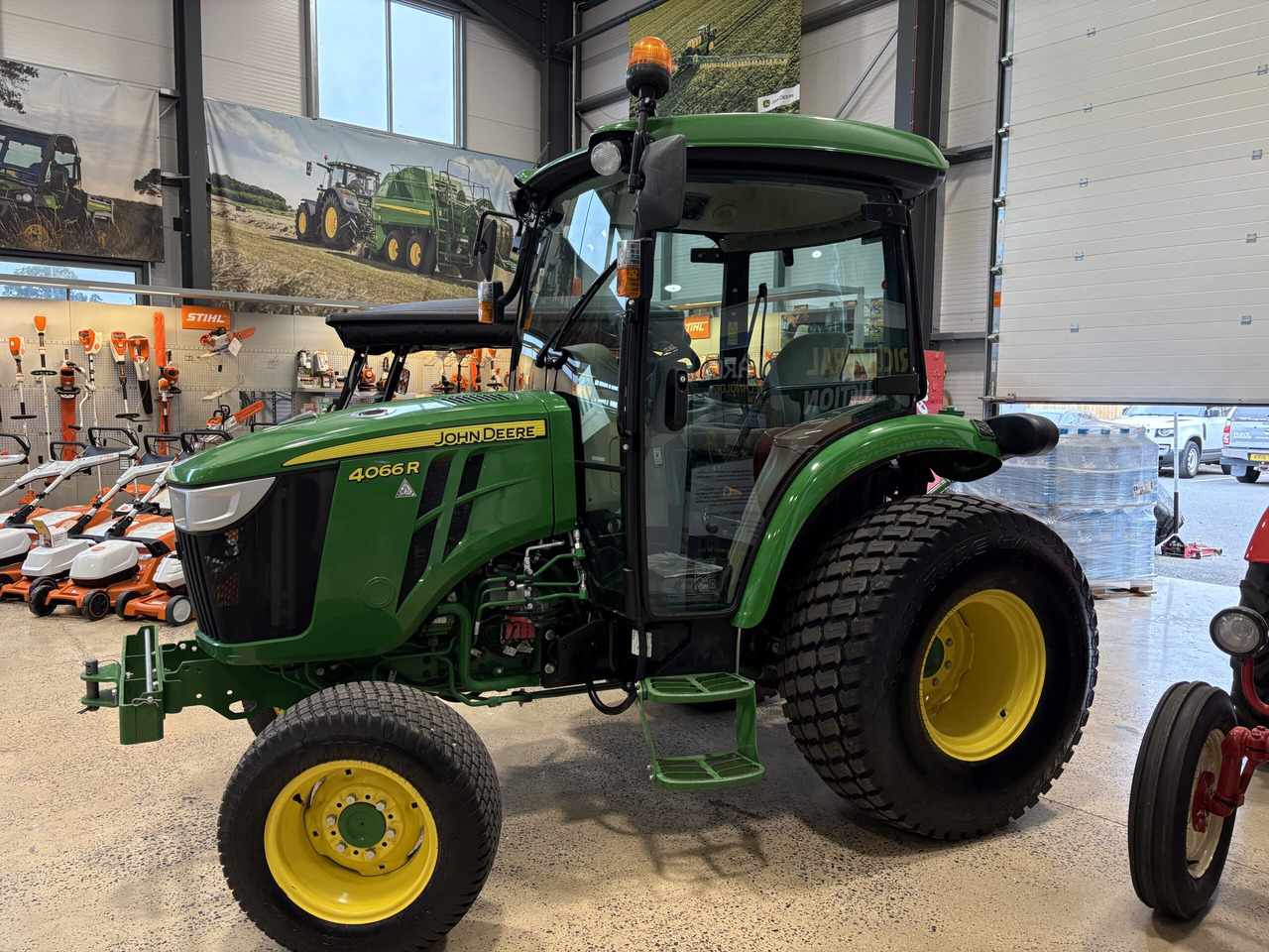John Deere 4066R Compact Tractor - Mini traktors: foto 3 John Deere 4066R Compact Tractor - Mini traktors: foto 3