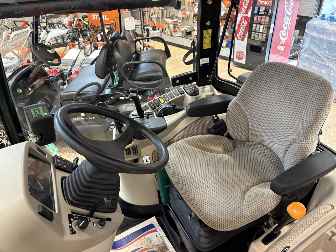 John Deere 4066R Compact Tractor - Mini traktors: foto 4 John Deere 4066R Compact Tractor - Mini traktors: foto 4