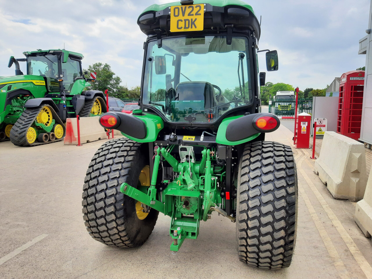 John Deere 4066R Compact Tractor - Mini traktors: foto 4 John Deere 4066R Compact Tractor - Mini traktors: foto 4
